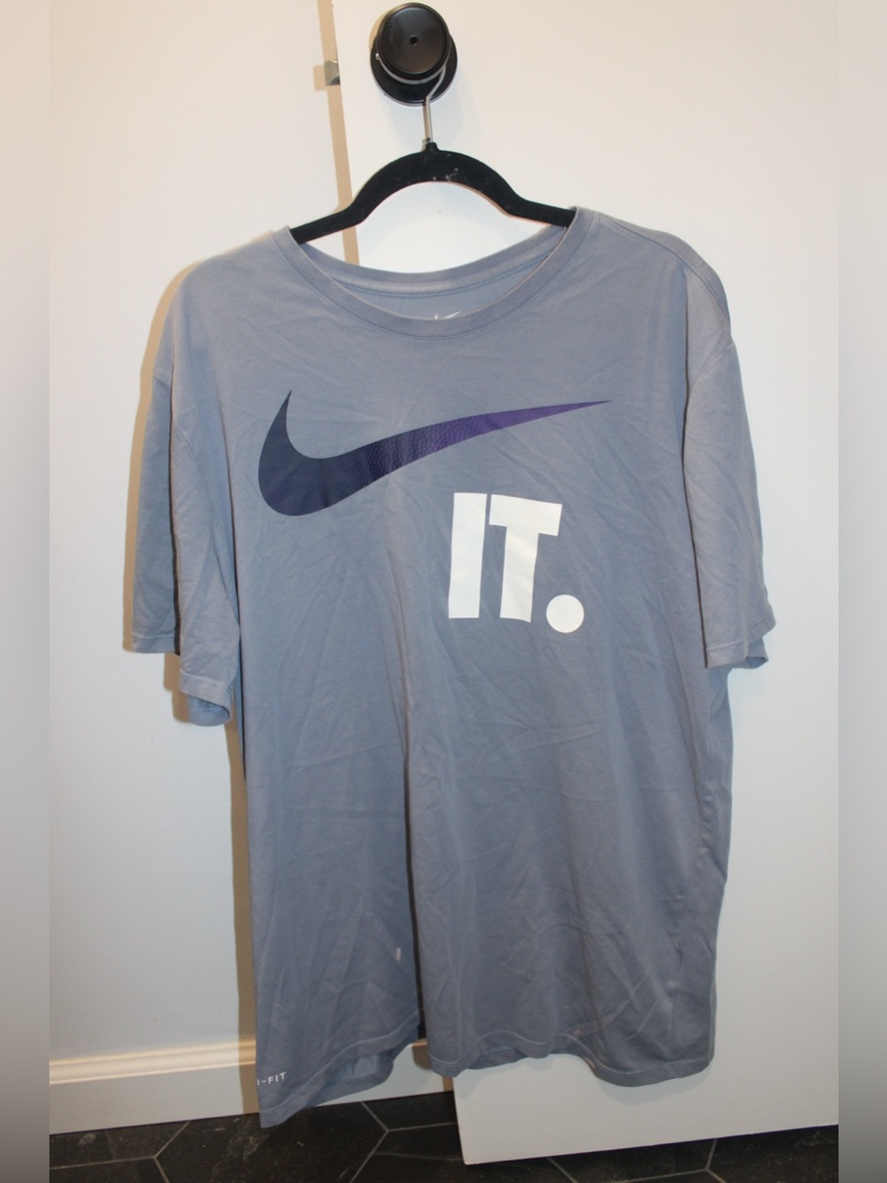 Nike Men’s Gray 'Just Do It.' Logo T-Shirt Gray/Blue Accent Mens XL Bleach Spots